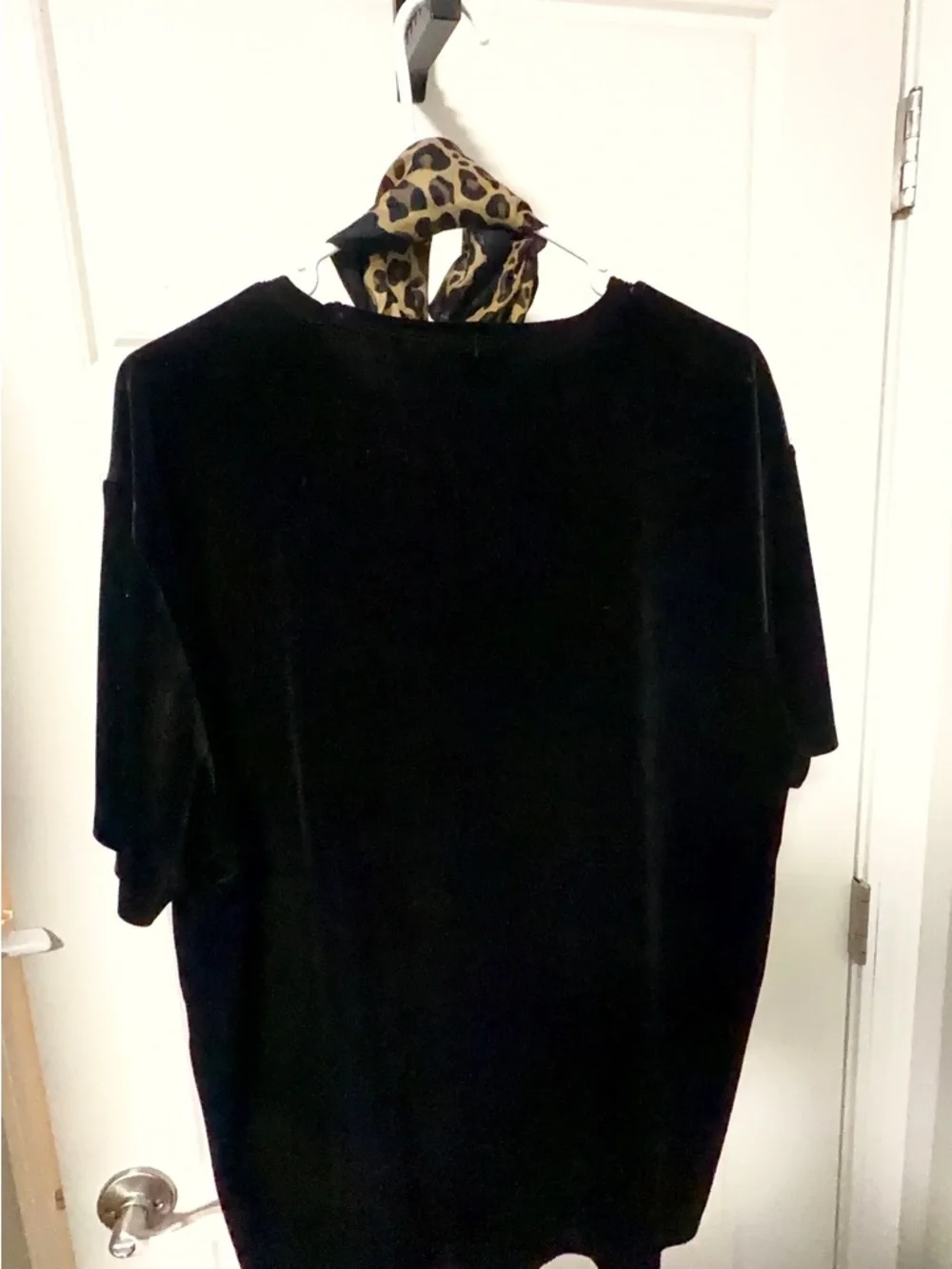 Forever 21 Black Short Sleeve Tee with Leopard Scarf Accent - Picture 3 of 3